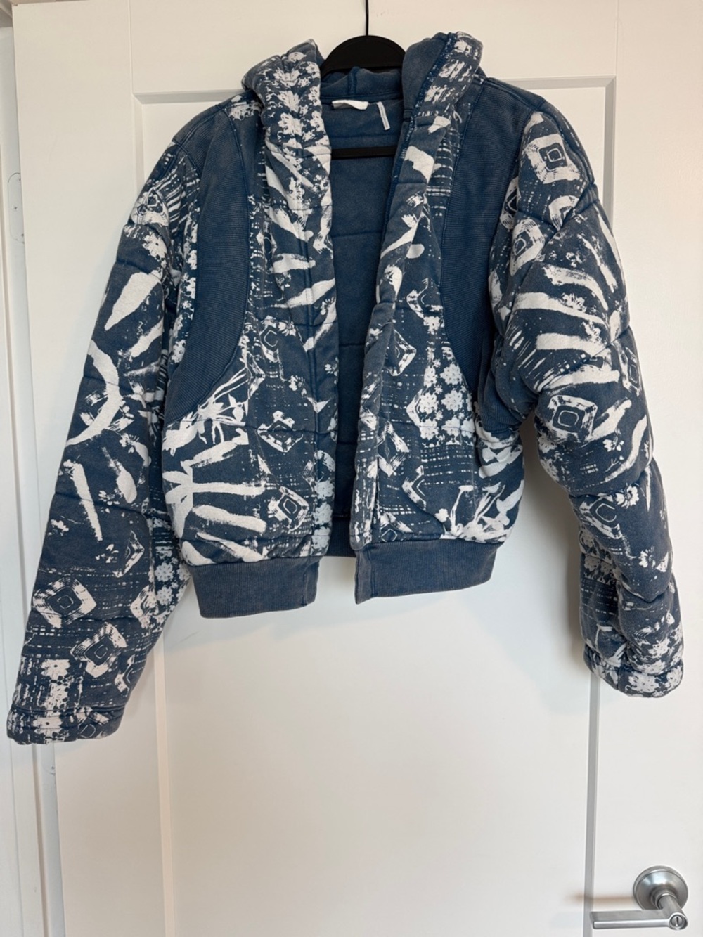 Urban Outfitters Out From Under Women’s Cropped Puffer Quilted Jacket - M